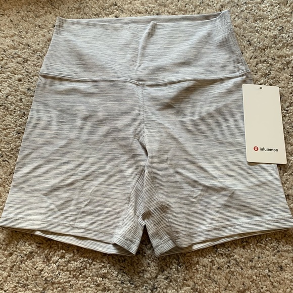 NWT Lululemon Align Shorts 6” - Picture 2 of 2